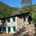 Casa De Vacaciones Liguria Pets Allowed: Casa De Vacaciones Casa Castagno 